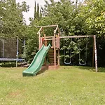 Дом отдыха Charming Estate Dordogne With Pool Meyrals
