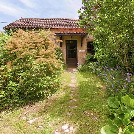 Дом отдыха Charming Estate Dordogne With Pool Meyrals