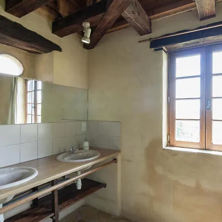 A Romantic Hamlet With Lush Gardens On A Hill Holiday home Meyrals