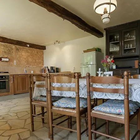 A Romantic Hamlet With Lush Gardens On A Hill Holiday home