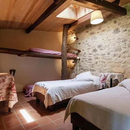 A Romantic Hamlet With Lush Gardens On A Hill Holiday home Meyrals