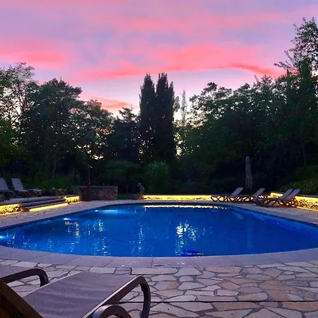 A Romantic Hamlet With Lush Gardens On A Hill Casa vacanze