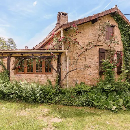 A Romantic Hamlet With Lush Gardens On A Hill Holiday home