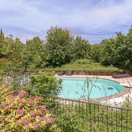 A Romantic Hamlet With Lush Gardens On A Hill Holiday home Meyrals