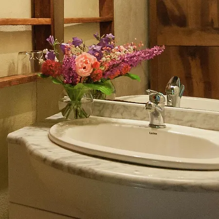 A Romantic Hamlet With Lush Gardens On A Hill Holiday home Meyrals