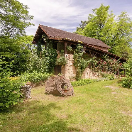 A Romantic Hamlet With Lush Gardens On A Hill Holiday home Meyrals