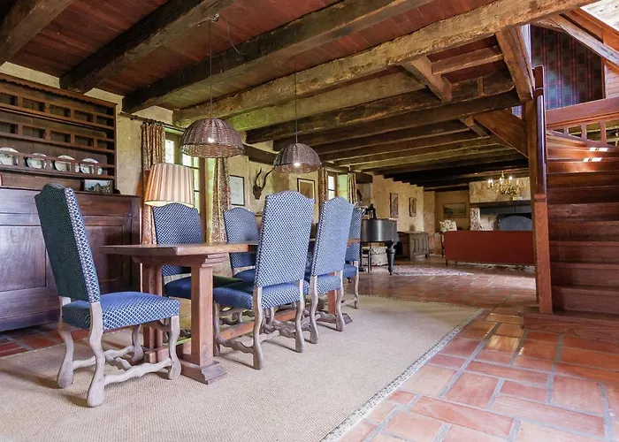 Charming Estate Dordogne With Pool 펜션 *