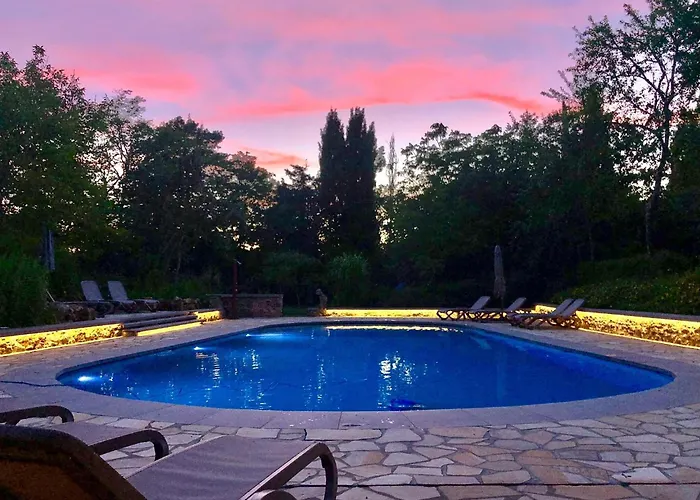 Charming Estate Dordogne With Pool 펜션